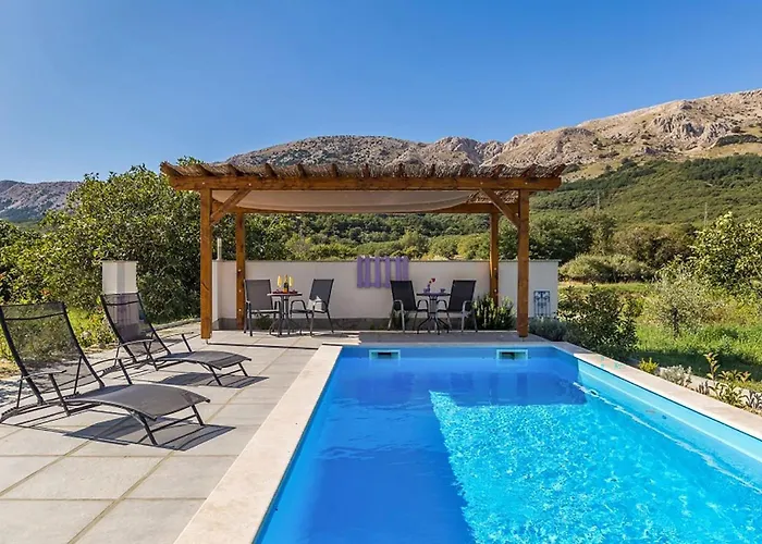 Cozy In With Swimming Pool